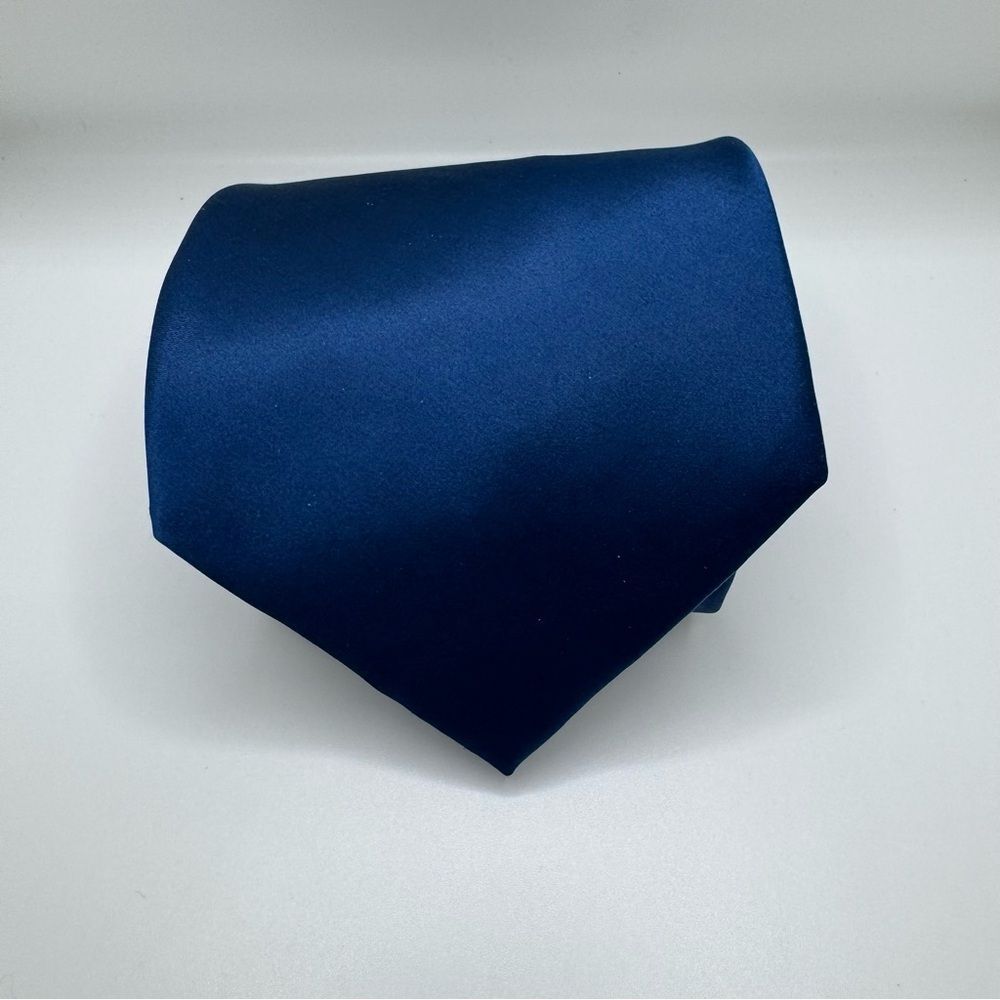 Harve Benard Navy Blue Silk Necktie Classic Accessory
